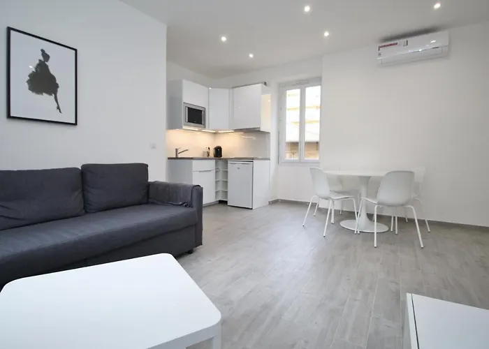 Republique Garibaldi Apartamento *